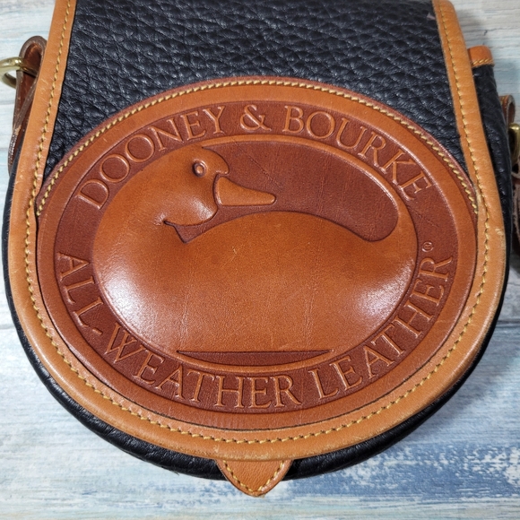Dooney & Bourke Big Duck Bag. - Picture 10 of 13